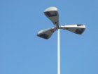 Nach oben abgeschirmte LED-Beleuchtung einer Stra&szlig;enkreuzung, mit gezielter Lichtlenkung